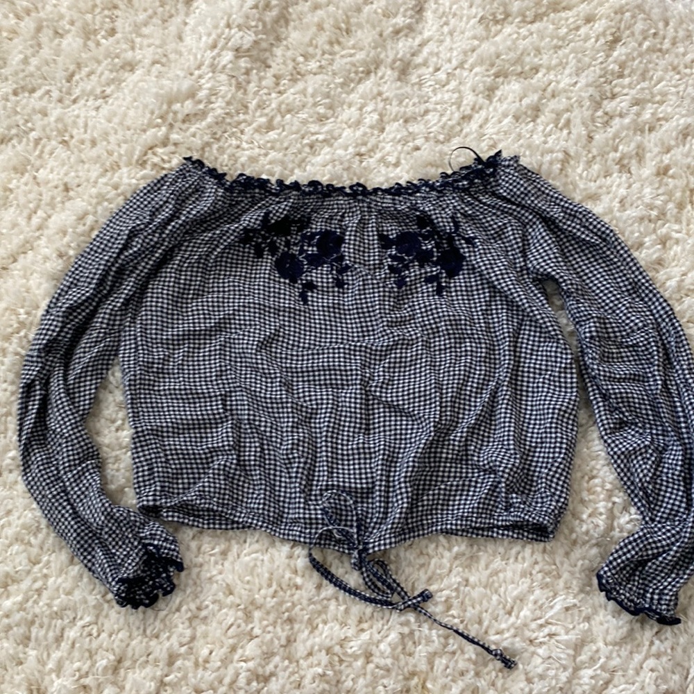 Off the shoulder long sleeve crop top